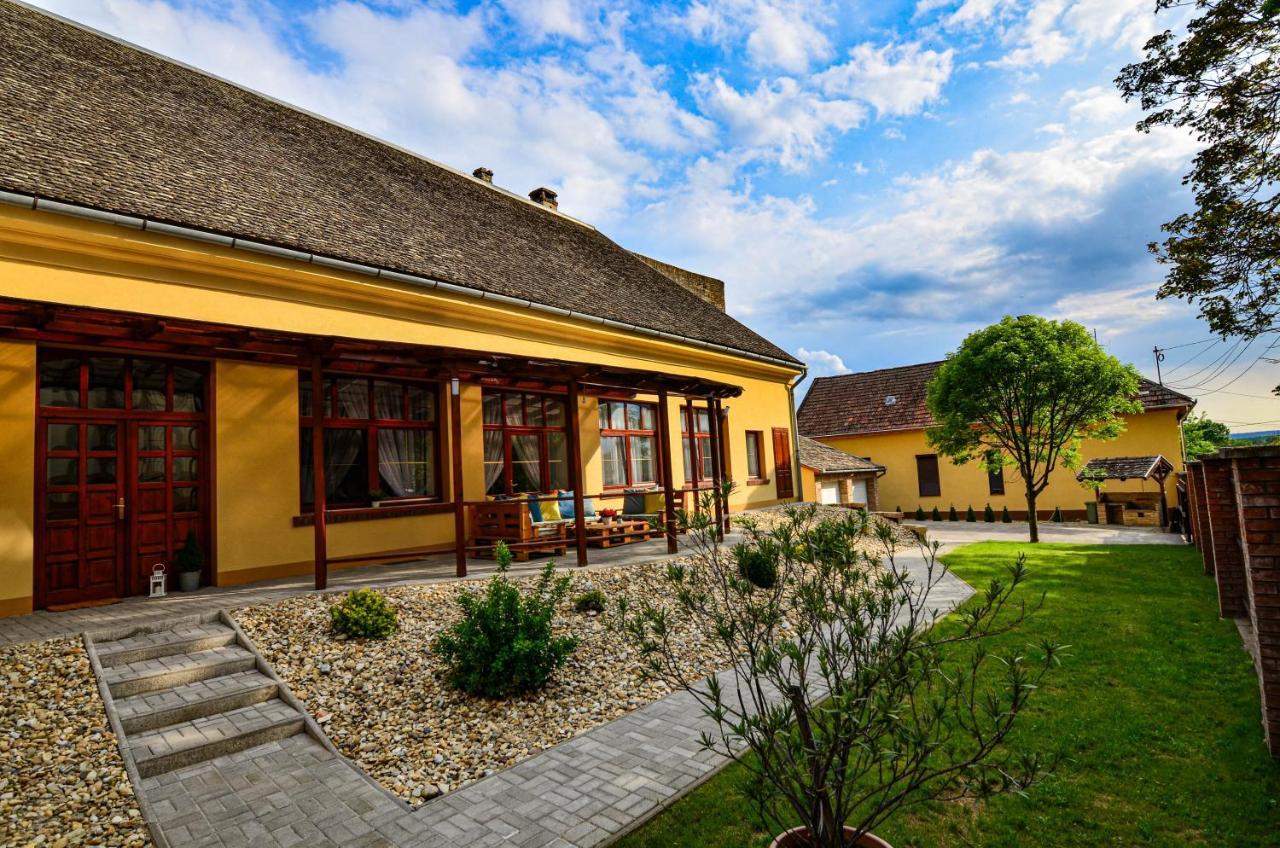 Kossuth Vendeghaz Appartement Tolna Buitenkant foto